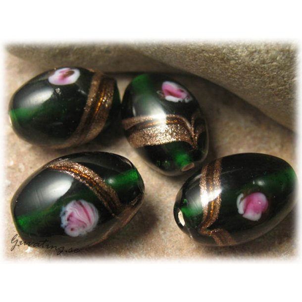 Mossgrn prla oval med ros ca 20x14 mm