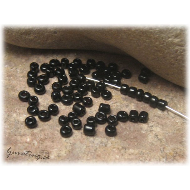 Svart opak seedbeads i glas ca 3 mm