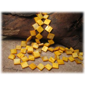 Gul snckskal diagonalborrad fyrkant ca 10x10 mm 