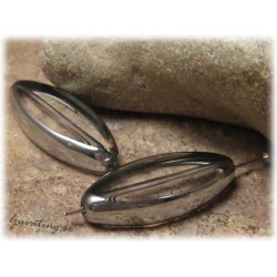 Stor clear ellipsformad med silverkant ca 30x13 mm