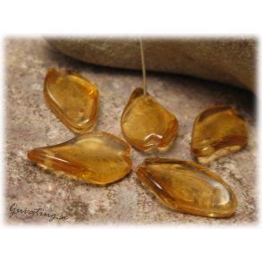 Blad lite vridet topaz glasprla 10 st ca 18x11 mm