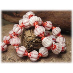 Millefiori glasprla basfrg vit med rnder ca 13x13 mm