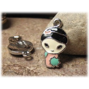 Berlock flicka med rosa klnning ca 24x14 mm