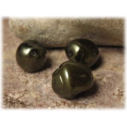 Grn vaxad glasprla ca 13x12 mm