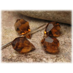 Smokey topaz droppe i slipad kristall ca 10x6 mm