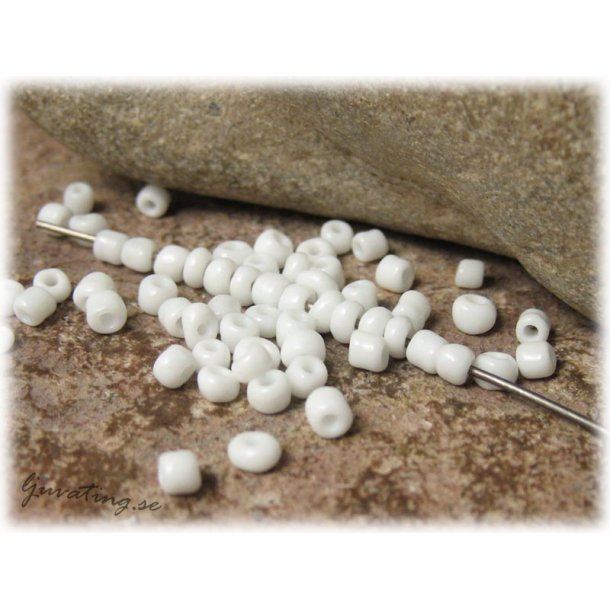 Seed beads opak vita 8/0 ca 3 mm