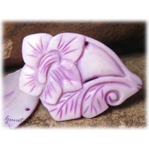 Hnge lila blomma i snckskal ca 63x45 mm