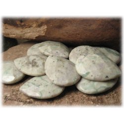 Grnmelerad sten facetterad toppborrad droppe ca 40x30 mm