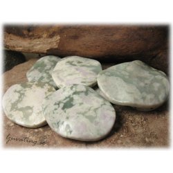 Grnmelerad vgig oval peace sten ca 50x40 mm