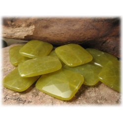 Grn facetterad rektangel serpentine ca 40x30 mm