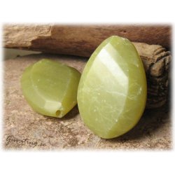 Grn facetterad droppe serpentine ca 40x28 mm