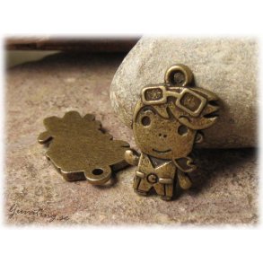 Berlock bronsfrgad pojke med pilotglasgon ca 23x15 mm