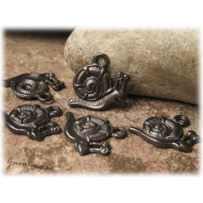 Berlock snigel i svart metall 5-pack ca 16x17 mm