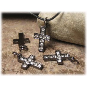 Kors liten berlock svart med clear strass ca 15x10