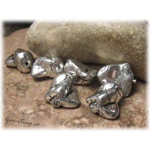 Syntetprla oregelbunden antikfinish 10-pack