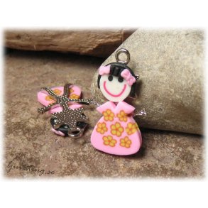 Berlock docka i fimo rosa klnning ca 27x18 mm