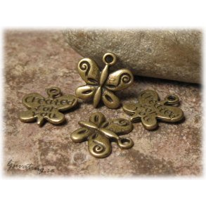 Berlock fjril i bronsfrg med text ca 13x13 mm