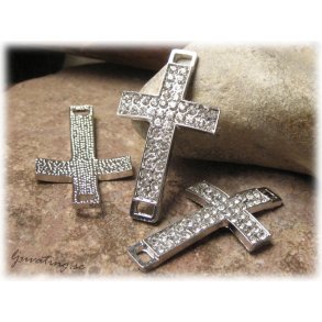 Kraftigt kors med clear strass ca 41x24 mm
