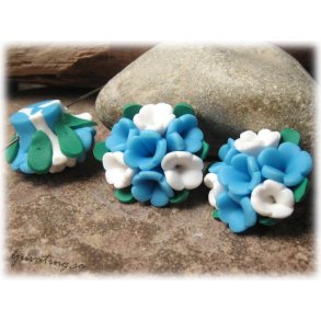 Fimoprla vit bl flerblommig blomma ca 25x15 mm