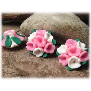 Fimoprla vit rosa flerblommig blomma ca 25x15 mm