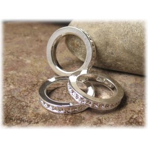 Sluten ring med strassmnster ca 12 mm