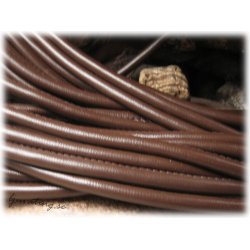 Mrkbrun lderimitation med sm tjocklek ca 5,5 mm