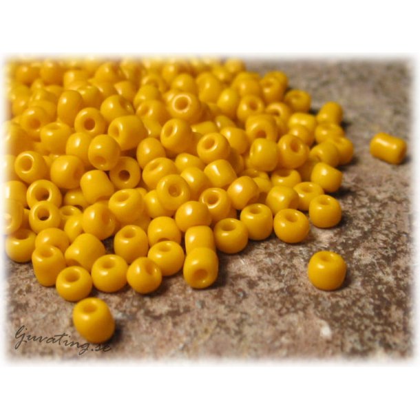 Seed beads opak gul storlek 8/0 ca 3 mm