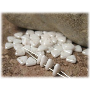 Czechmates triangel 30-pack vit med luster 6 mm