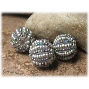 Prlboll i syntet med seed beads gr/bl ca 18 mm